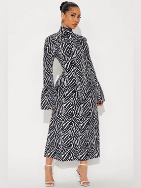 Fashion Nova Black & White Zebra-Print Long Sleeve Midi Dress
